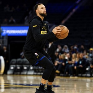 致敬热火传奇！库里今天将穿着韦德之道12参加与热火的比赛