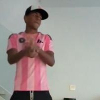 致敬？亚马尔社媒晒视频跳尬舞，身穿梅西的迈阿密国际球衣